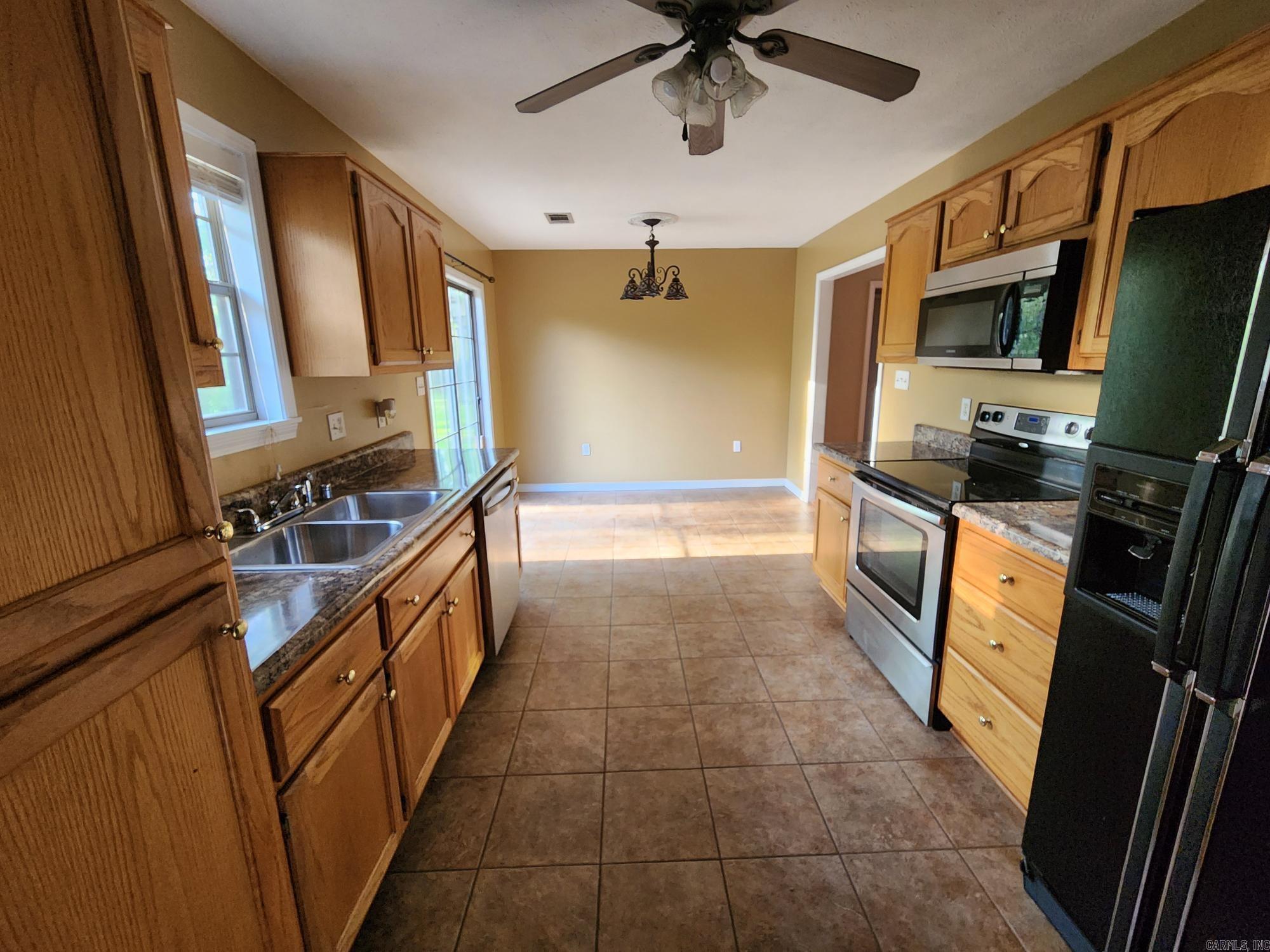 FIELDS FARM - Residential