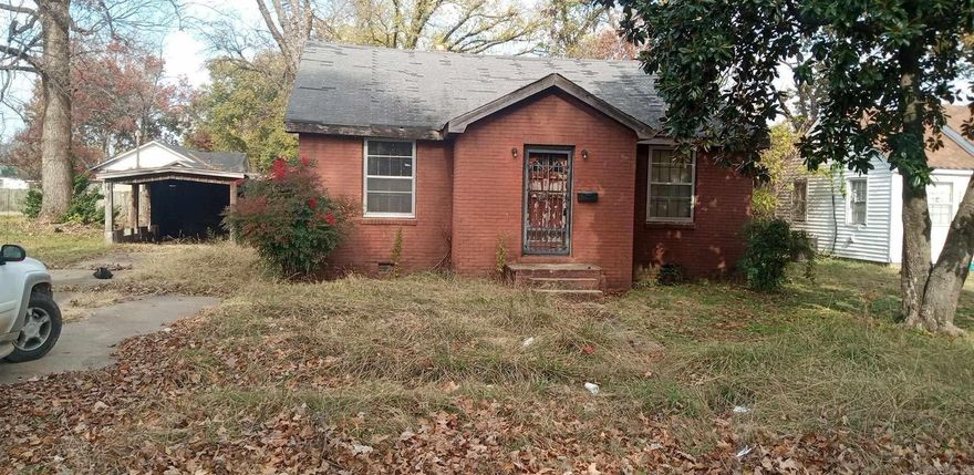 2 bed 2 bath great for investors in Osceola!  Property would be a great investment for a rehab project.  Property being sold as is with no repairs.  Utilities will not be turned on prior to closing for any reason including inspections.  Earnest money will be required for accepted offers.