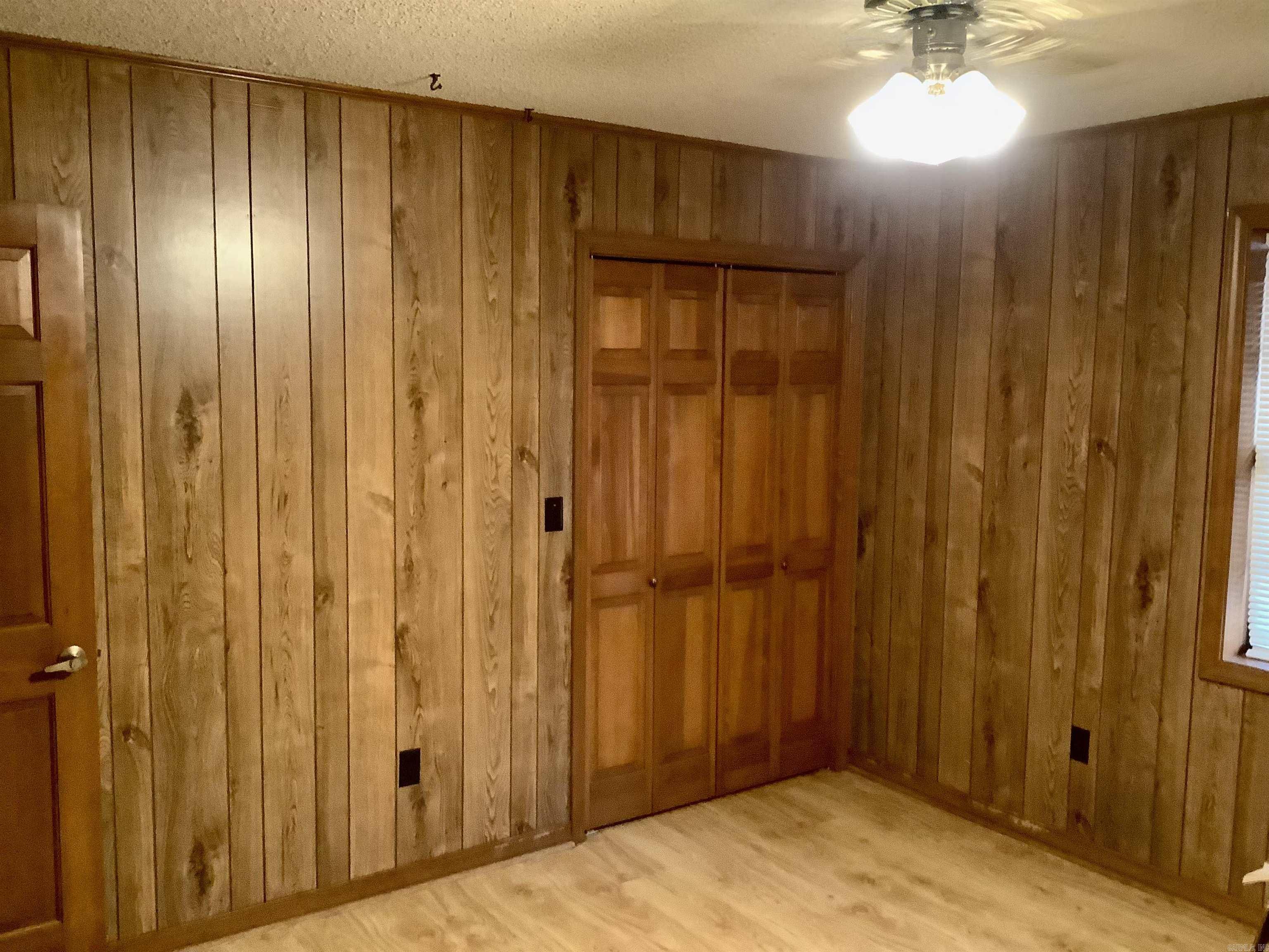 WOODRIDGE ESTATES ADDN - Residential