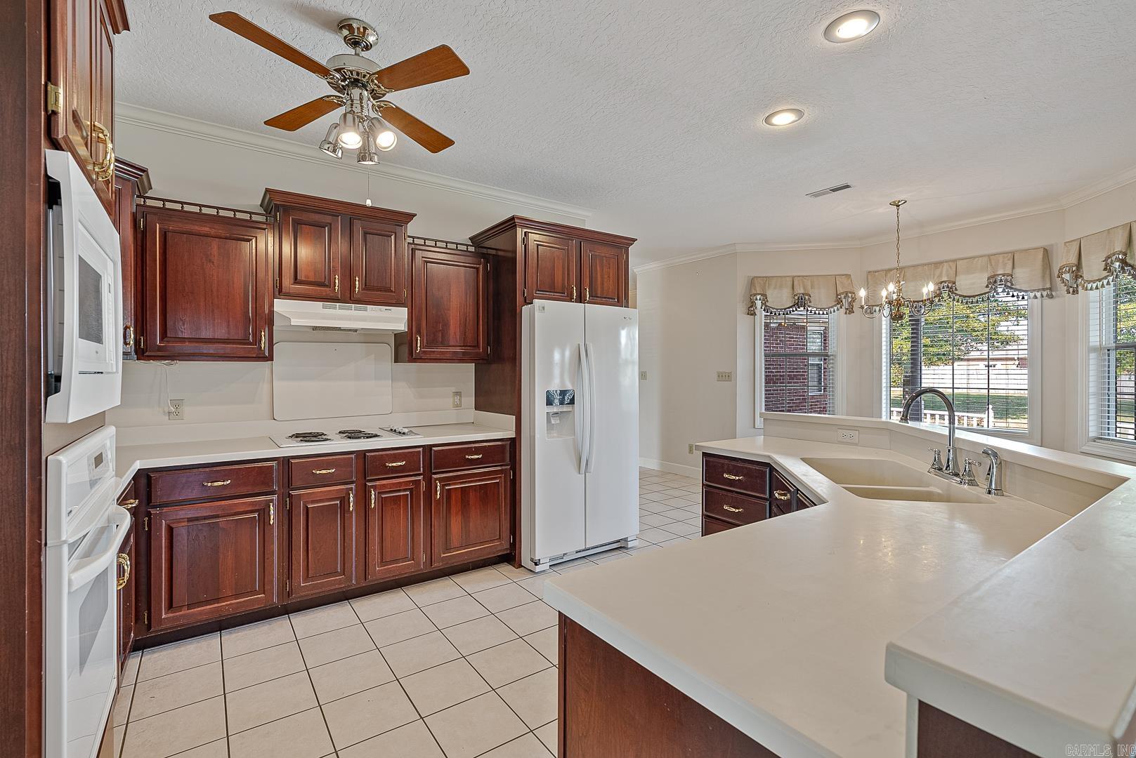 FOX MEADOW EST - Residential
