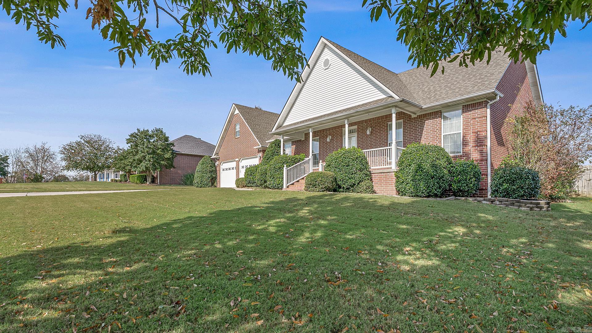 FOX MEADOW EST - Residential