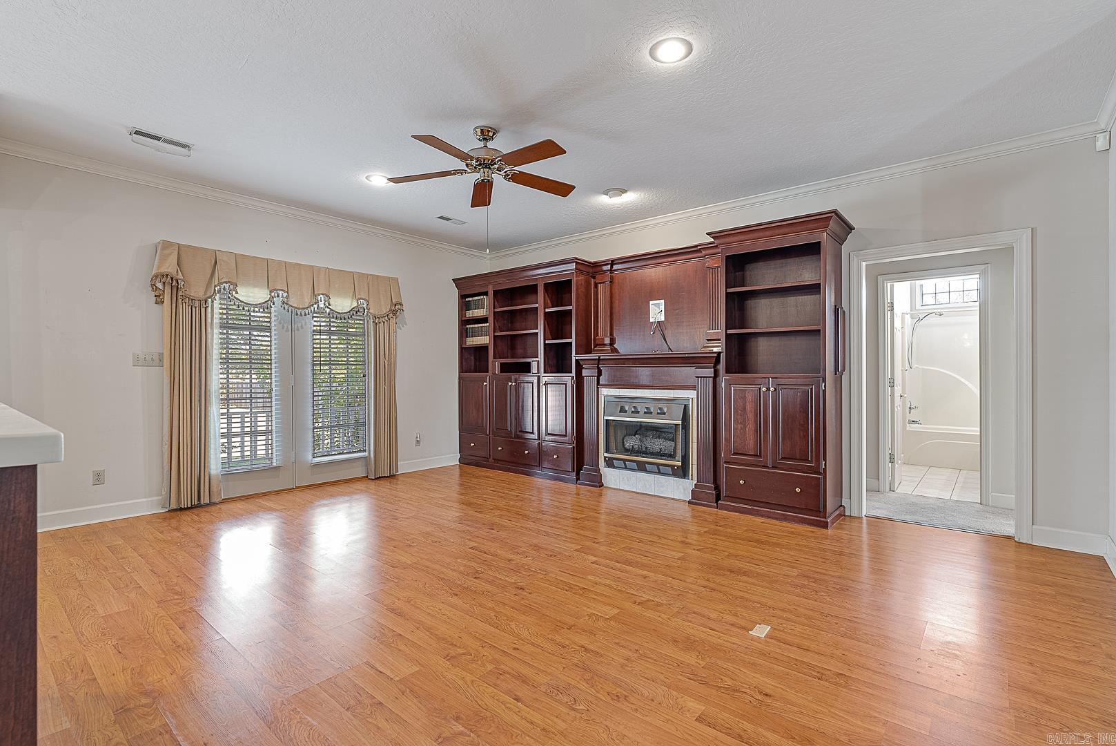 FOX MEADOW EST - Residential