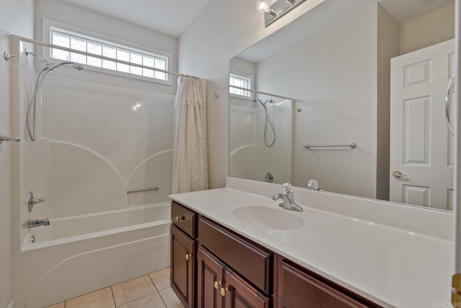 FOX MEADOW EST - Residential
