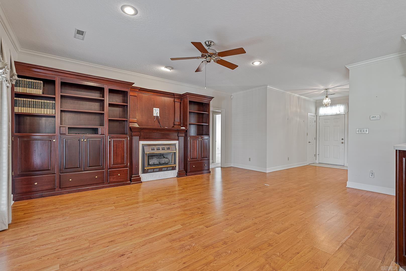 FOX MEADOW EST - Residential