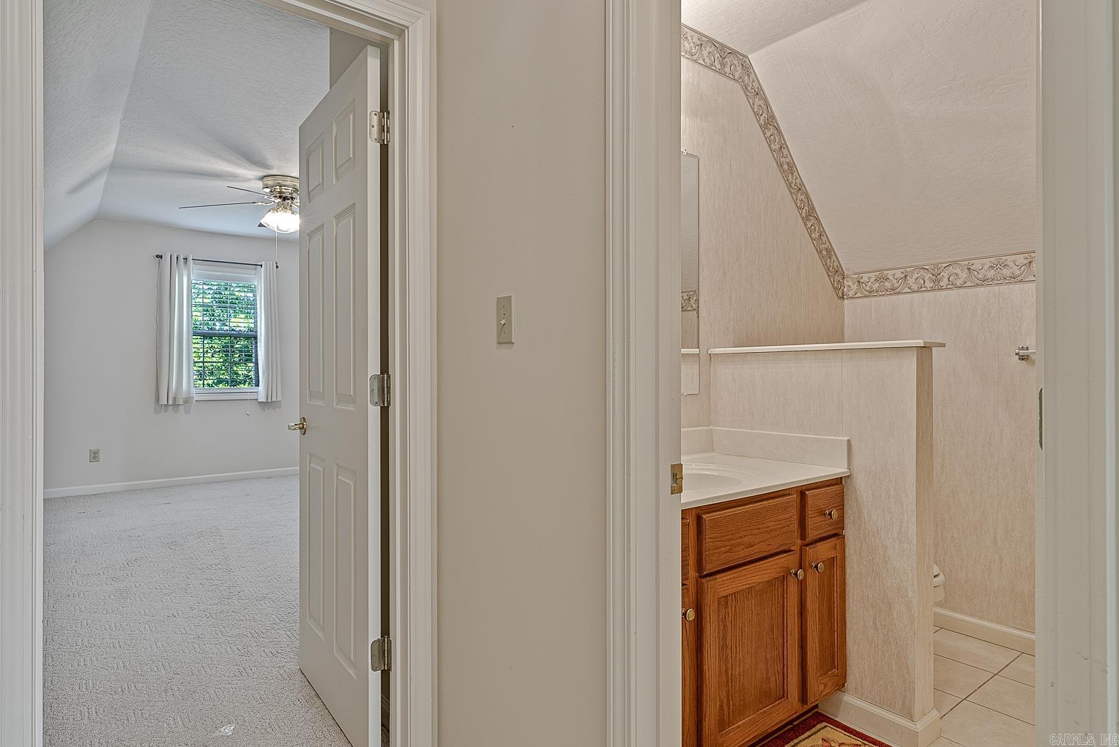 FOX MEADOW EST - Residential