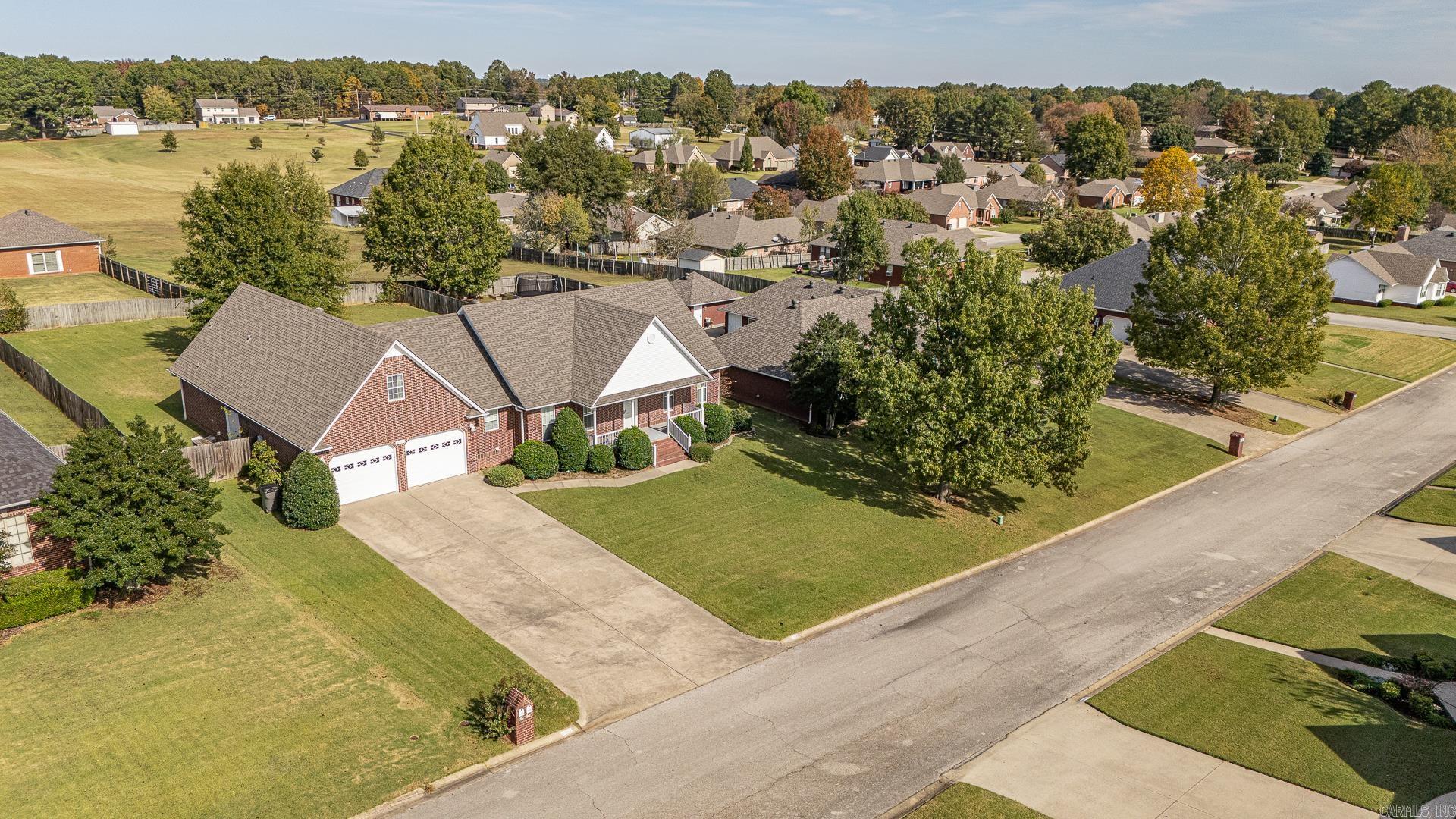 FOX MEADOW EST - Residential