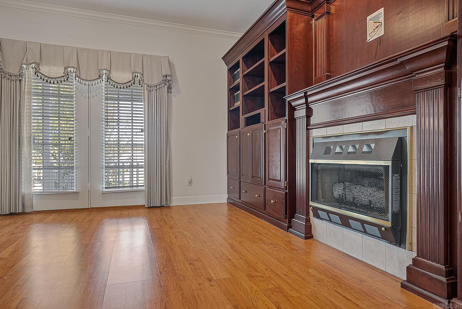 FOX MEADOW EST - Residential
