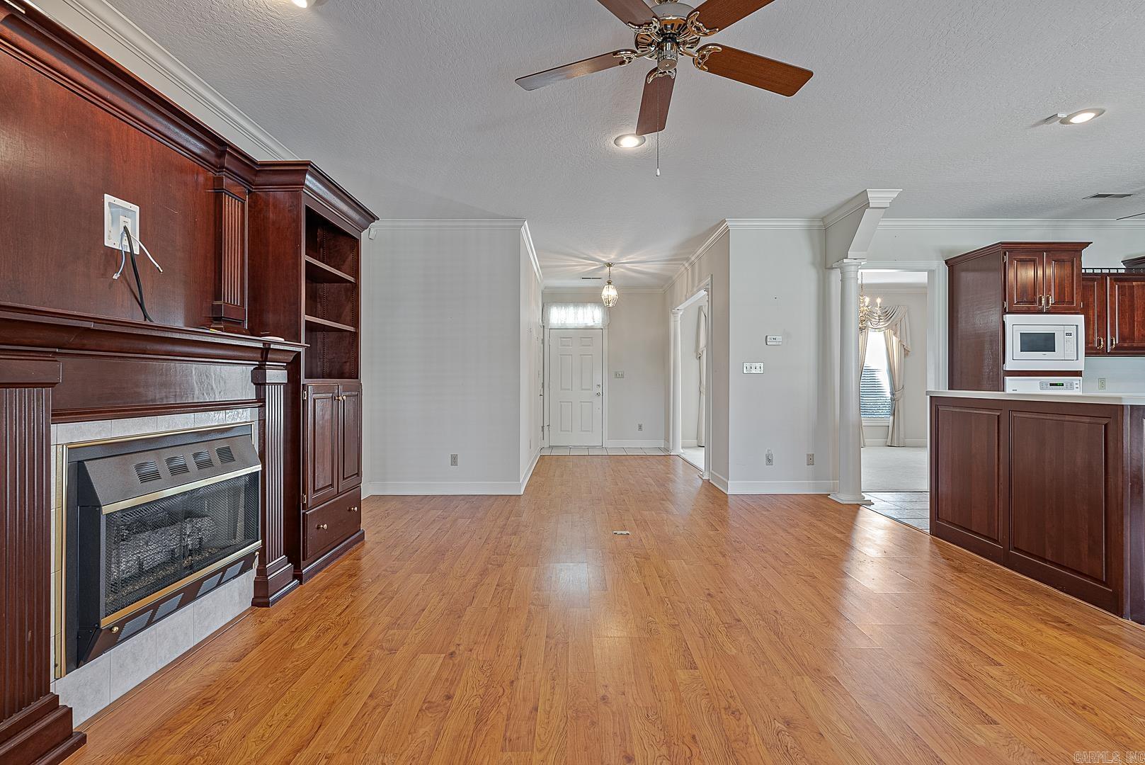 FOX MEADOW EST - Residential