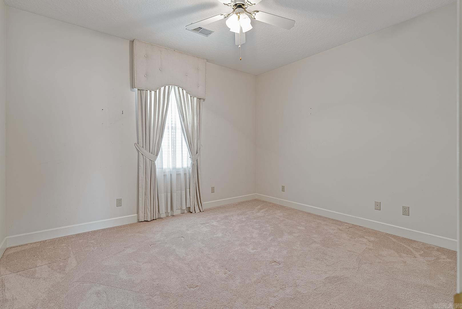 FOX MEADOW EST - Residential