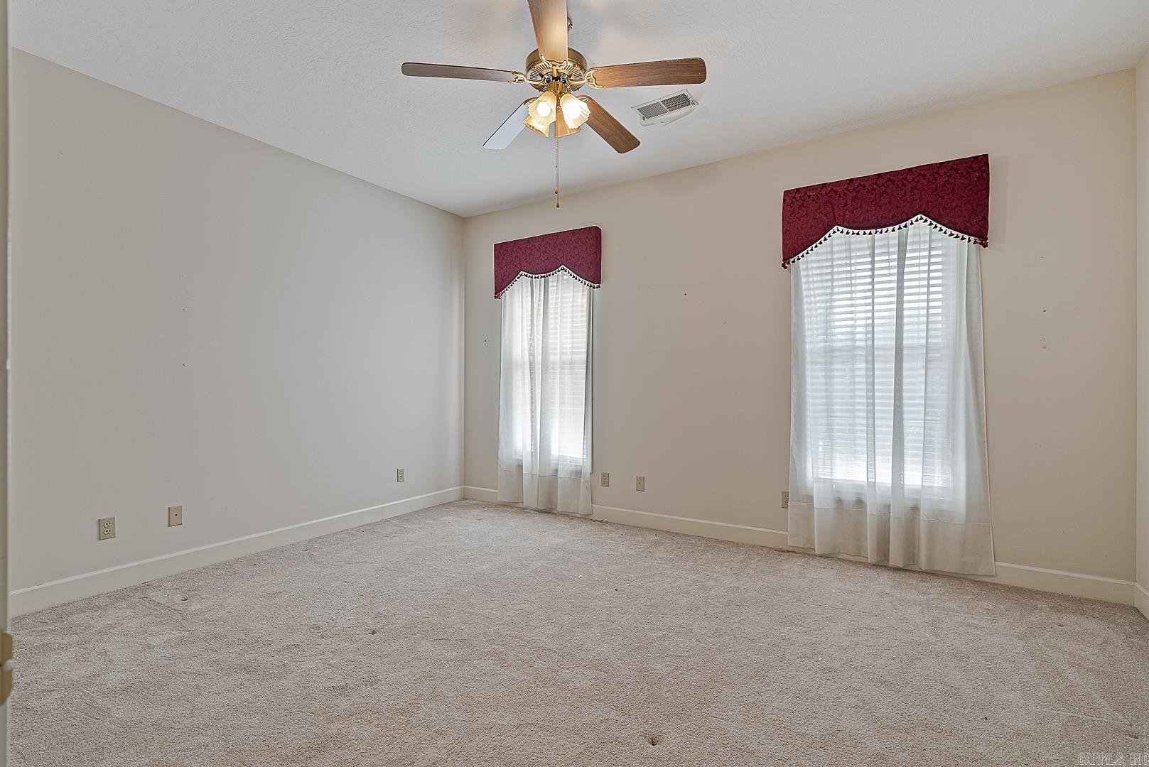 FOX MEADOW EST - Residential