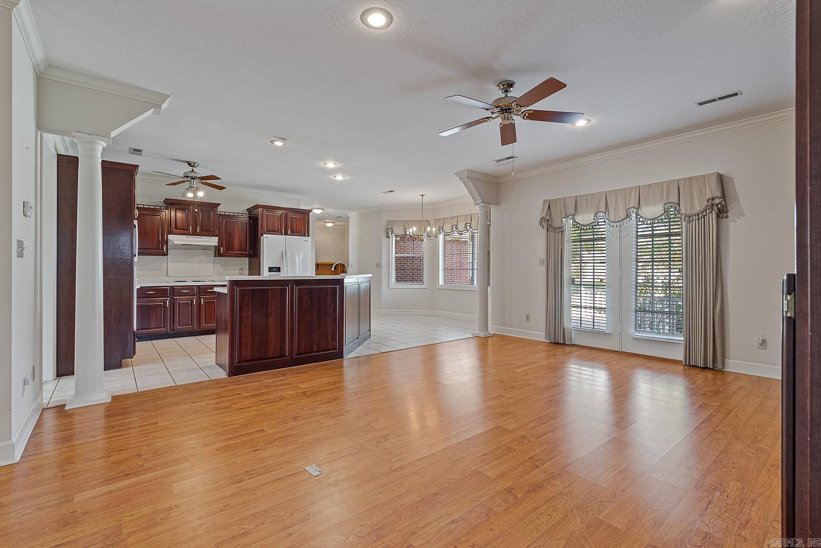 FOX MEADOW EST - Residential
