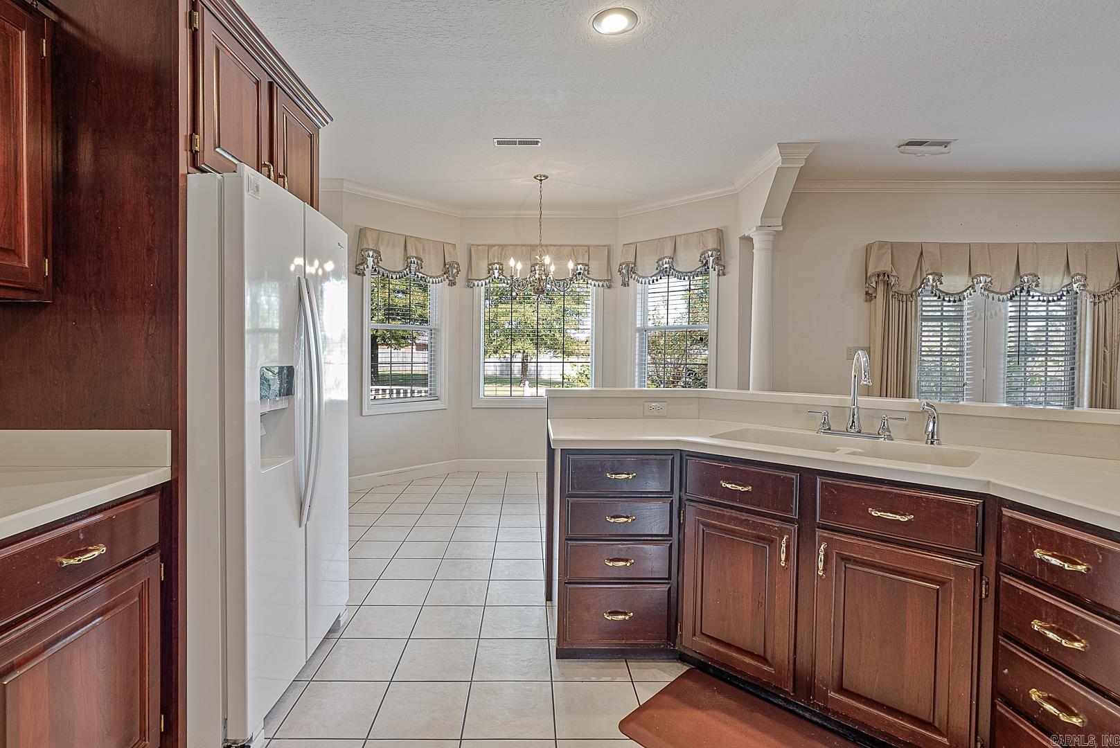 FOX MEADOW EST - Residential