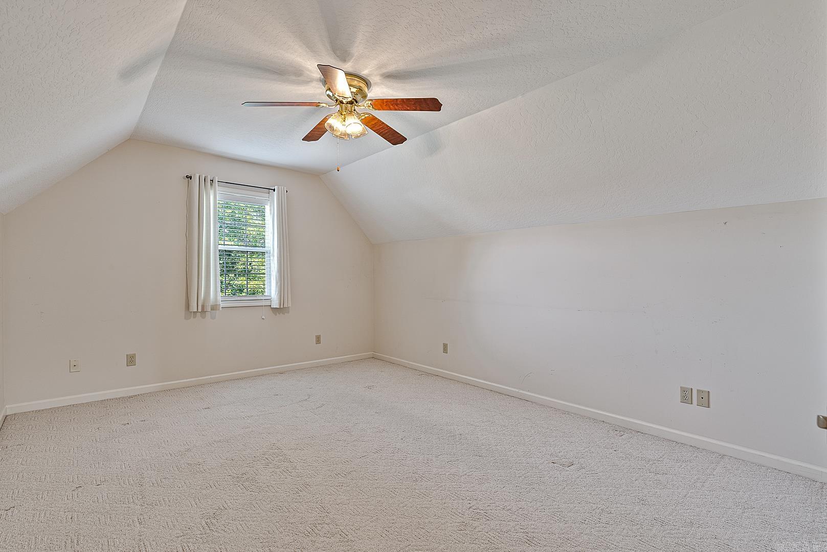FOX MEADOW EST - Residential