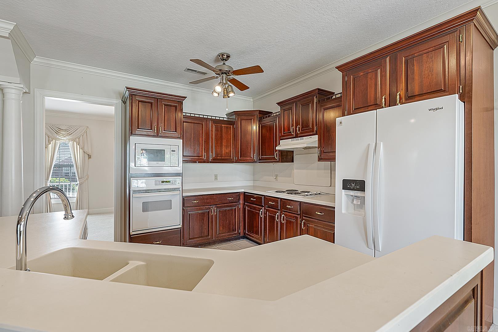 FOX MEADOW EST - Residential