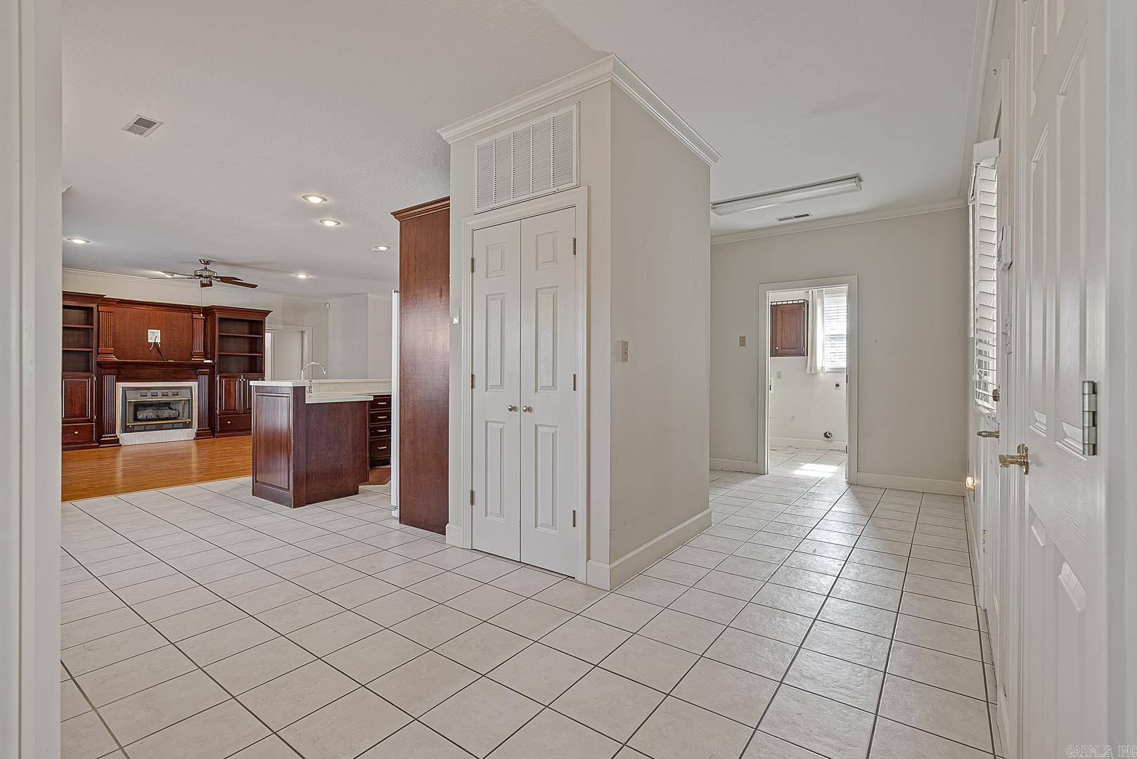 FOX MEADOW EST - Residential