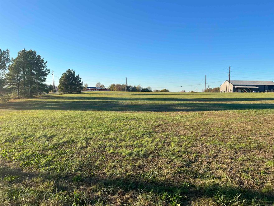 Commercial/Residential. You decide. Fantastic location with High Visibility oh Hwy 25 in the middle of Guy. Hold for a future investment when the Urban Flight has filled up Greenbrier.