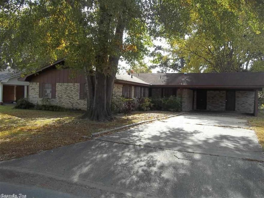 HUD Owned Property: Case 031-298019. HUD Homes sold As-Is, no representations, warranties or disclosures. Ask your agent for details, check for availability & submit offers on www.HUDHomeStore.com. Managed by www.MMREM.com.  Quiet suburban neighborhood close to metro. Large fenced back yard. Great first home or investment rental.   FHA Financing:  IE (Insured Escrow)  Deed conveyed by Special Warranty Deed or its equivalent.  Square Footage per FHA Appraisal.