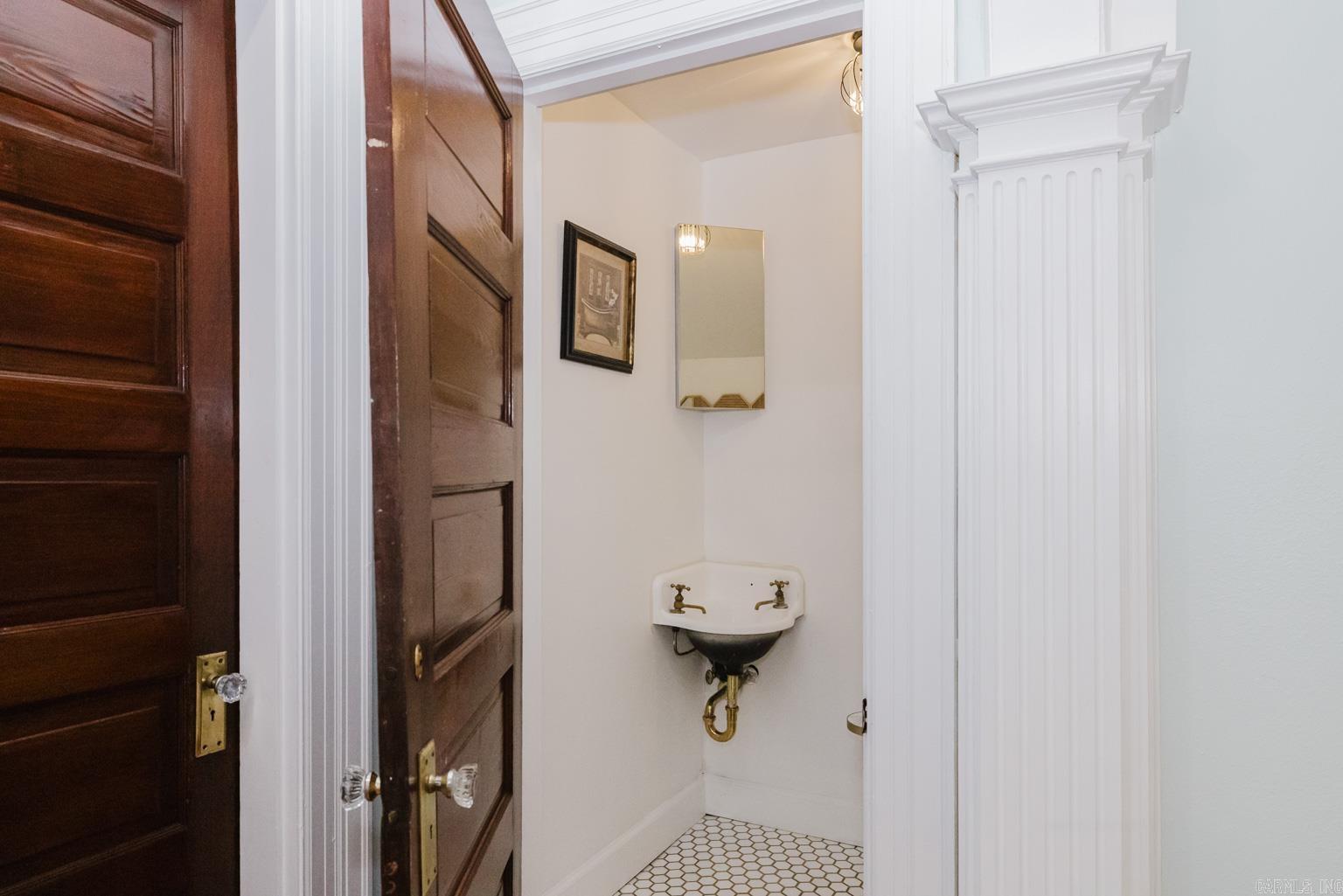 Governors Mansion - Residential