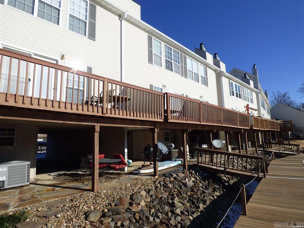 BAYSHORE TOWNHOMES - Residential