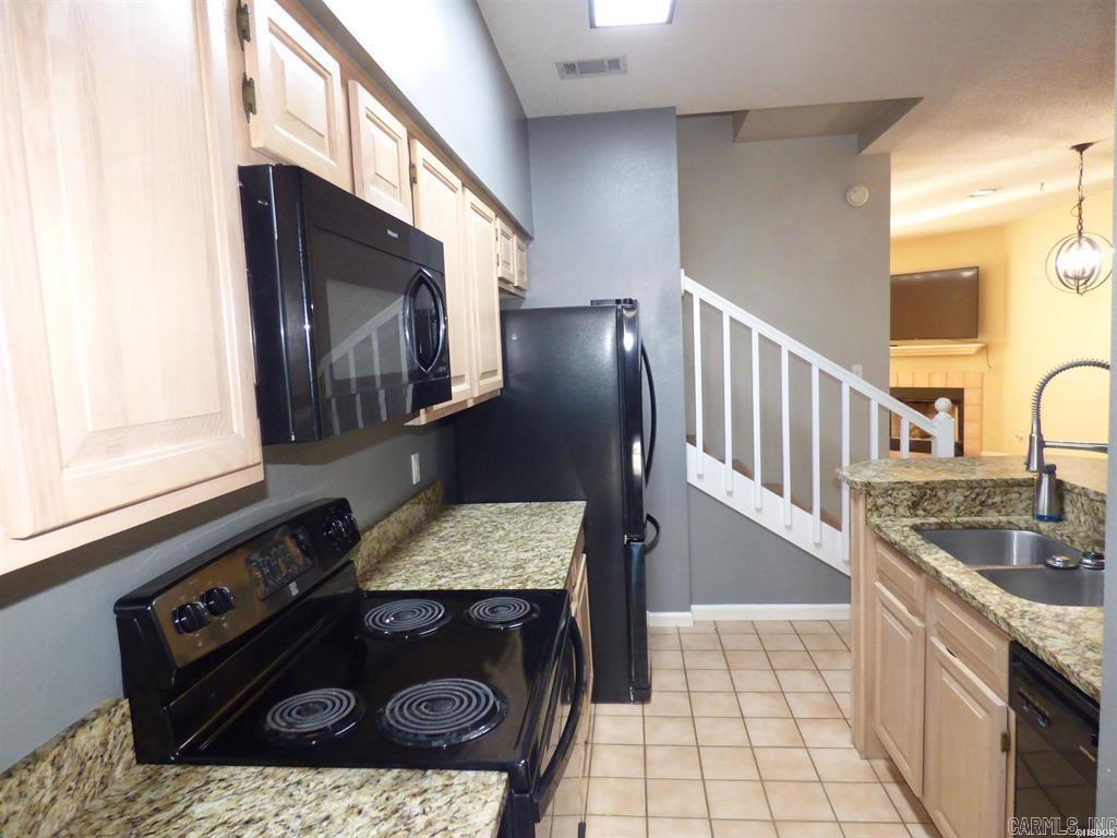 BAYSHORE TOWNHOMES - Residential