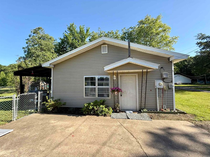 Charming 2 bedroom, 1 bathroom home located in a quiet area of Clarksville. Built in 1998, this well-maintained property offers 894 square feet of comfortable living space on approximately 0.23 acre. Features include low-maintenance vinyl siding, a durable metal roof, and a functional layout ideal for a starter home, downsizing opportunity, or investment property. Cozy and inviting with great potential, this home offers affordability and convenience in a desirable location.