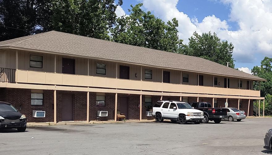 Newly updated, one bedroom, one bathroom unit. Appliances and water services are included. To apply, please visit www.homesofarkansas.com. Vinyl floors, Walk-in closets, some* wheelchair accessible, Window coverings.