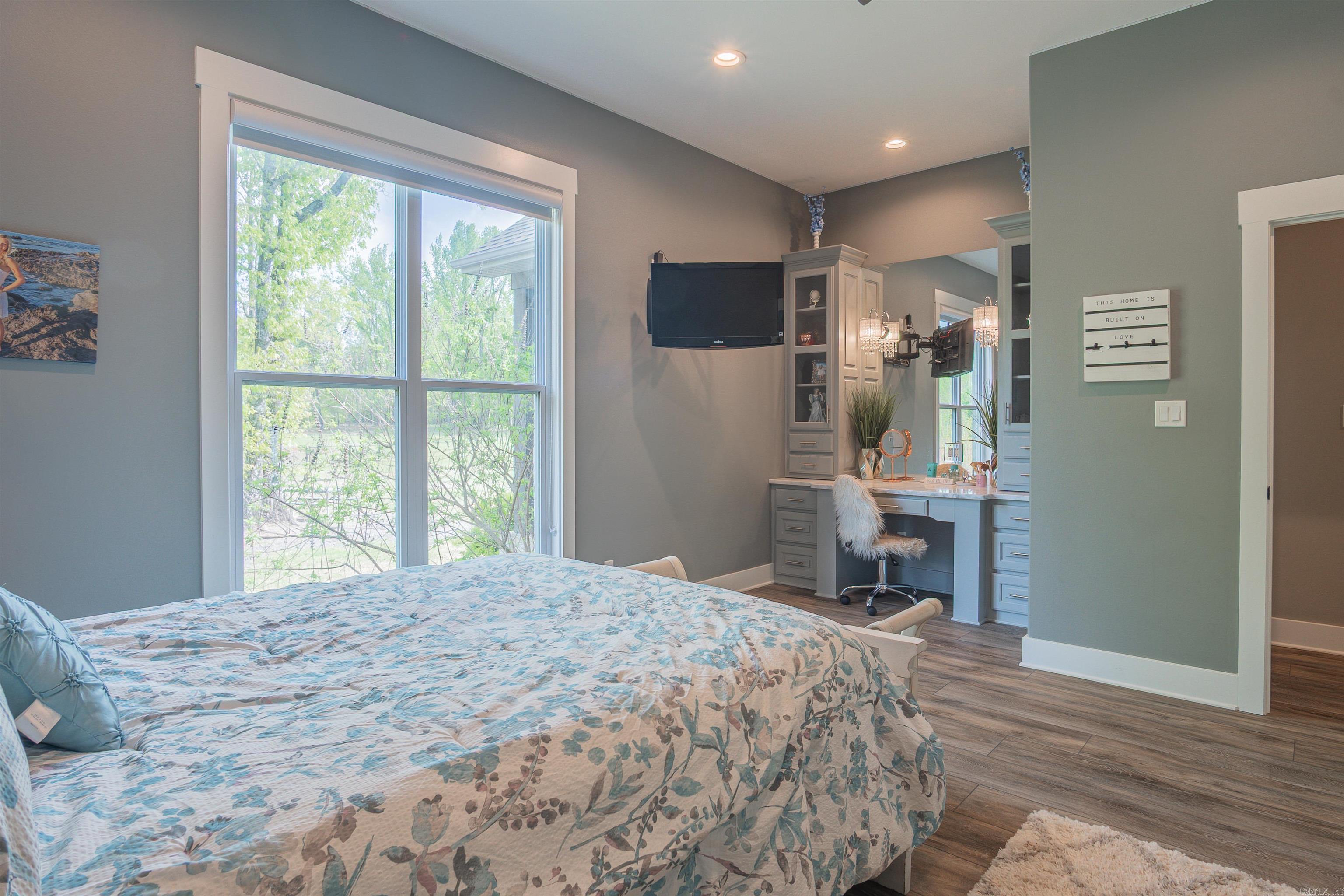 RED OAK - Residential
