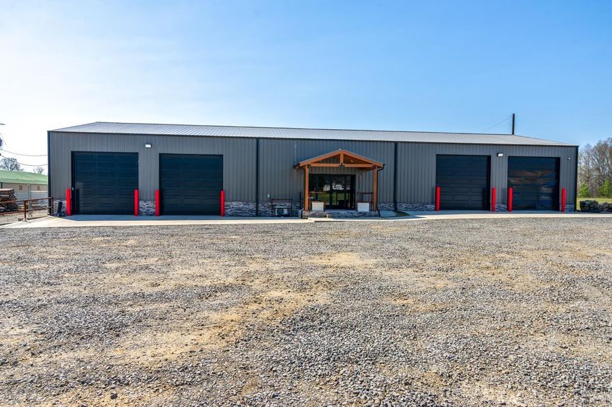 ATTENTION BUSINESSES!! BEAUTIFUL NEW BUILDING ON ONE ACRE WITH FENCED LOT! 4860 SQ FT WITH 6 OVERHEAD DOORS, OFFICE, BATHROOM AND BREAK ROOM! CALL TODAY ABOUT LEASING DETAILS!!