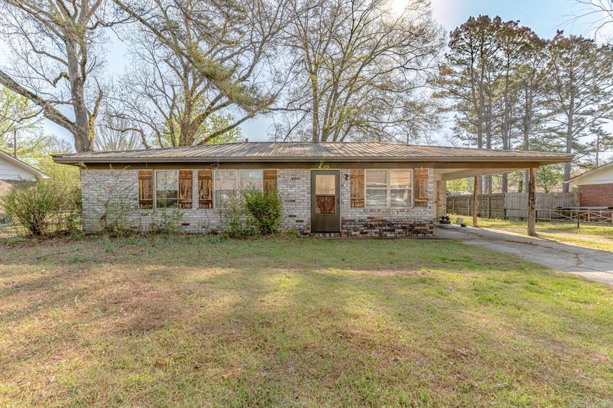 Welcome to the market 113 Jessica! This traditional ranch style brick home with 1,150 sq ft has 3-bedroom, 1-bath and solid updates and practical features throughout. The property includes a 24×24 wired workshop, ideal for storage or projects, and a fully fenced backyard with plenty of usable space. Major improvements include a metal roof installed in 2018, HVAC replaced in 2018, and a gas water heater updated in 2023. The home offers a brick exterior, laminate flooring, and a functional layout that makes good use of the interior space. Located close to Walmart, local services, and quick interstate access, this property provides everyday convenience. A strong option for buyers looking for a move-in-ready home with a shop, updated systems, and a secure yard. Call today to set up a tour!