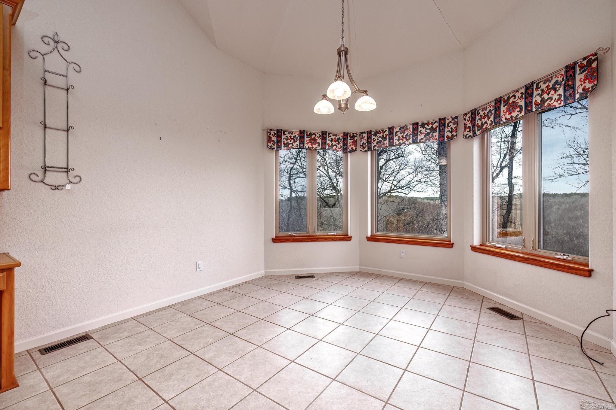 ALTA VISTA - Residential