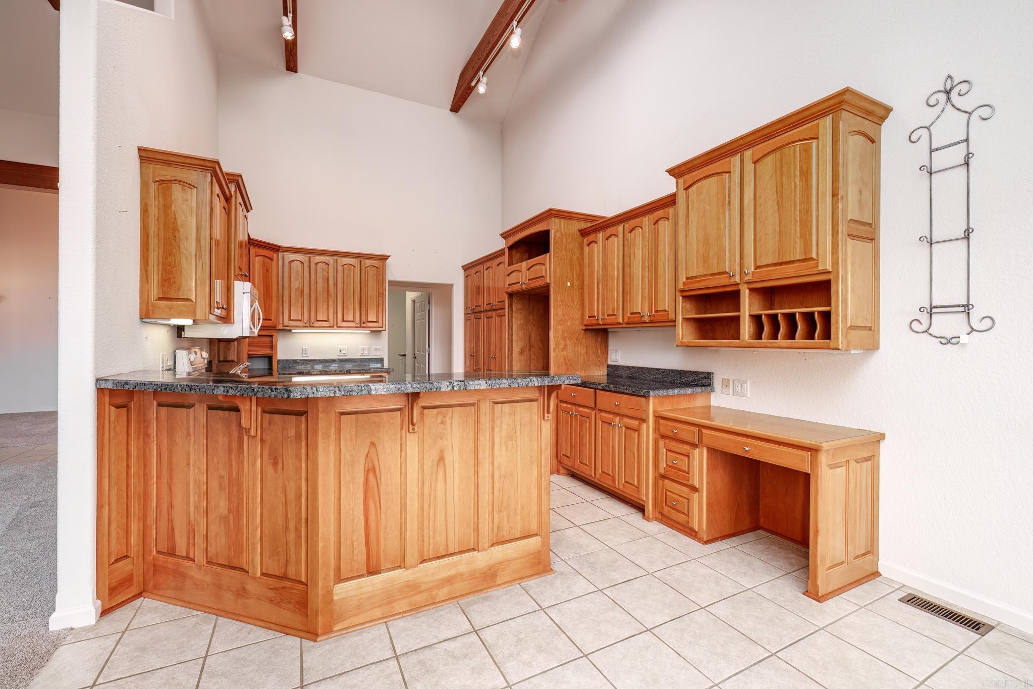 ALTA VISTA - Residential