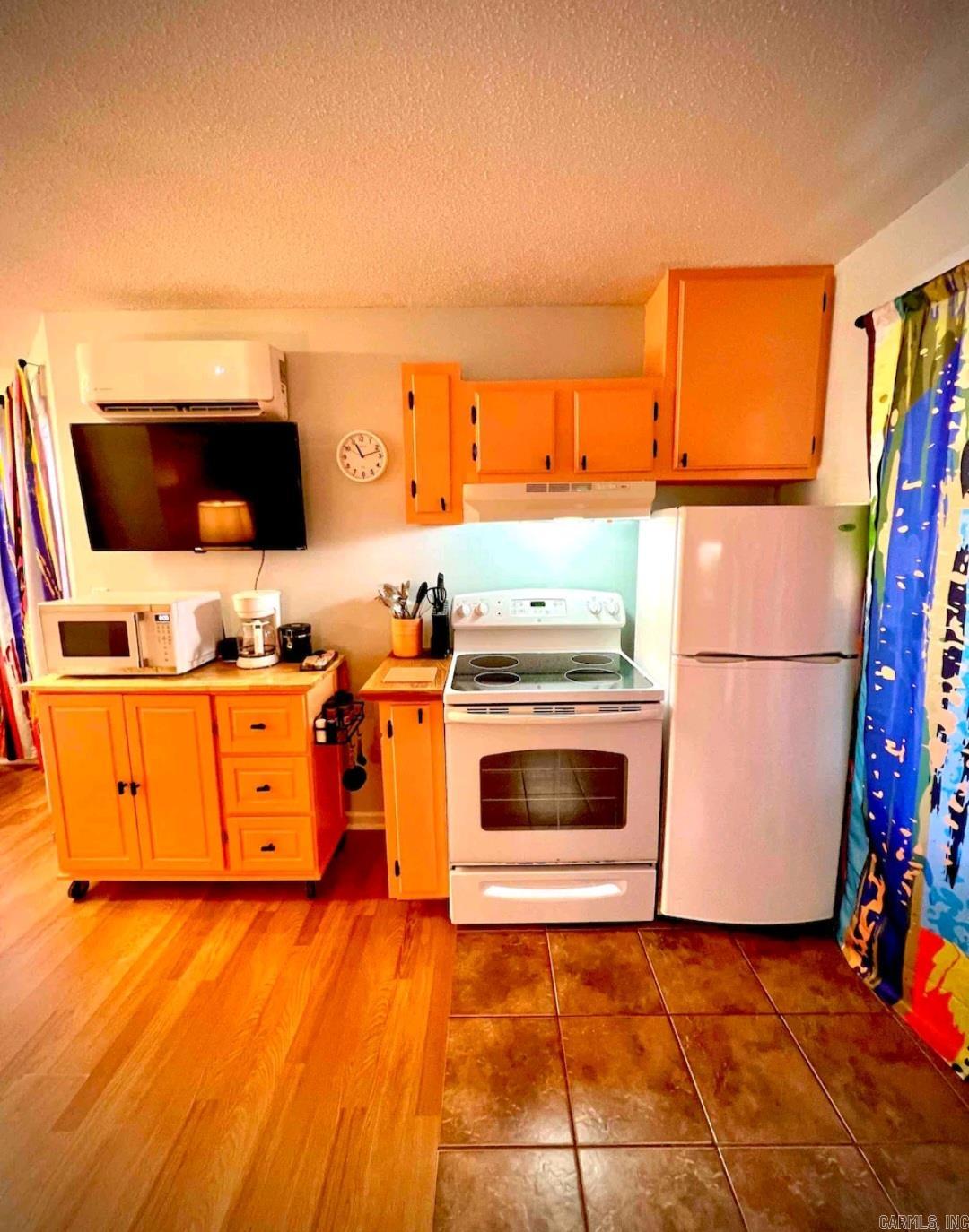 SUMMERHILL PLACE CONDOS - Residential