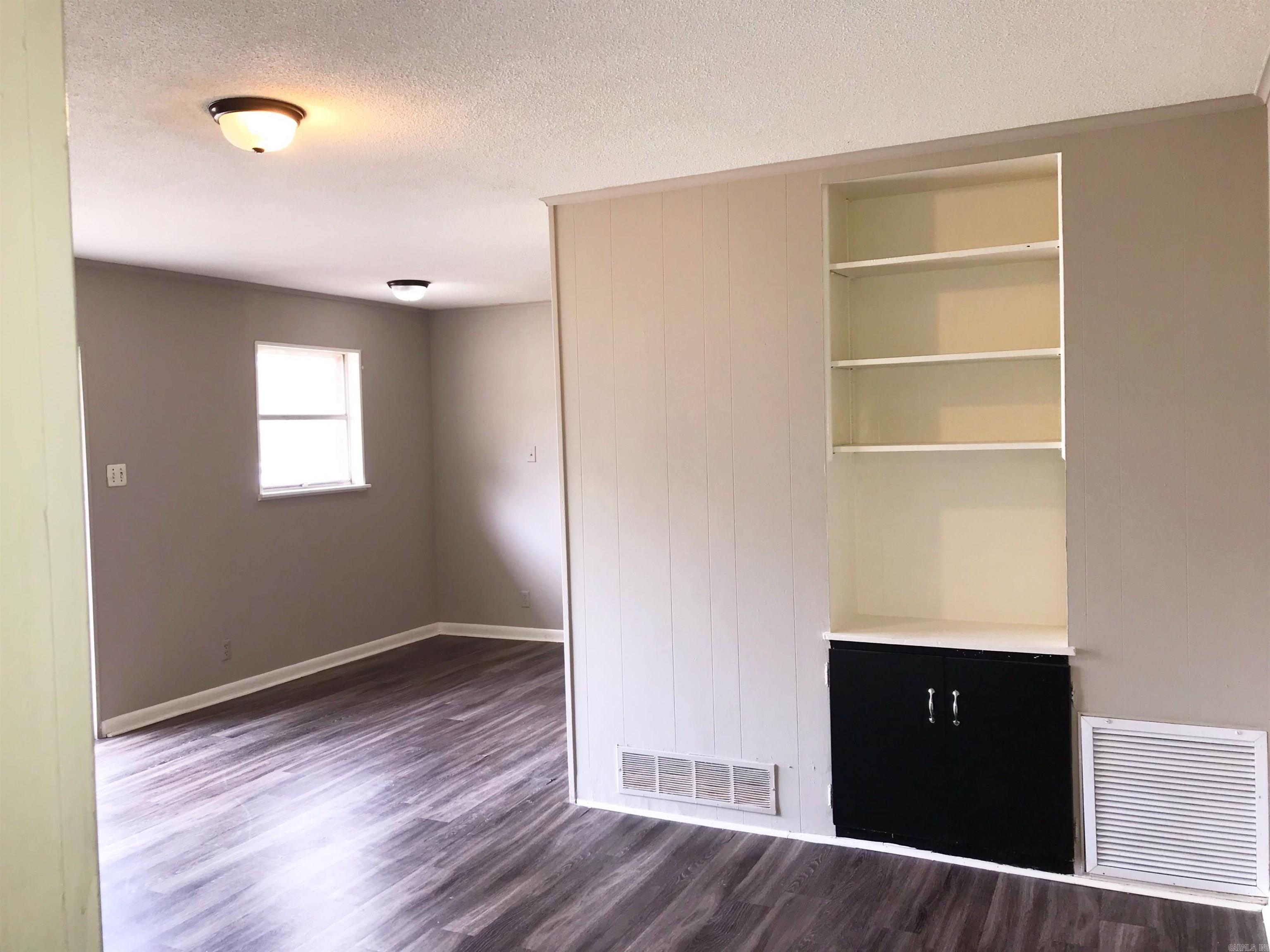 TOWN & COUNTRY - Residential