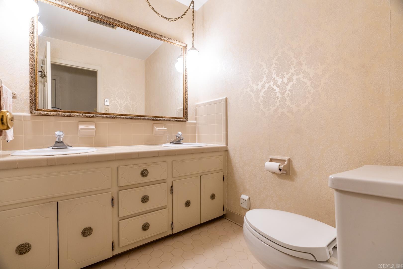 COLONY WEST - Residential