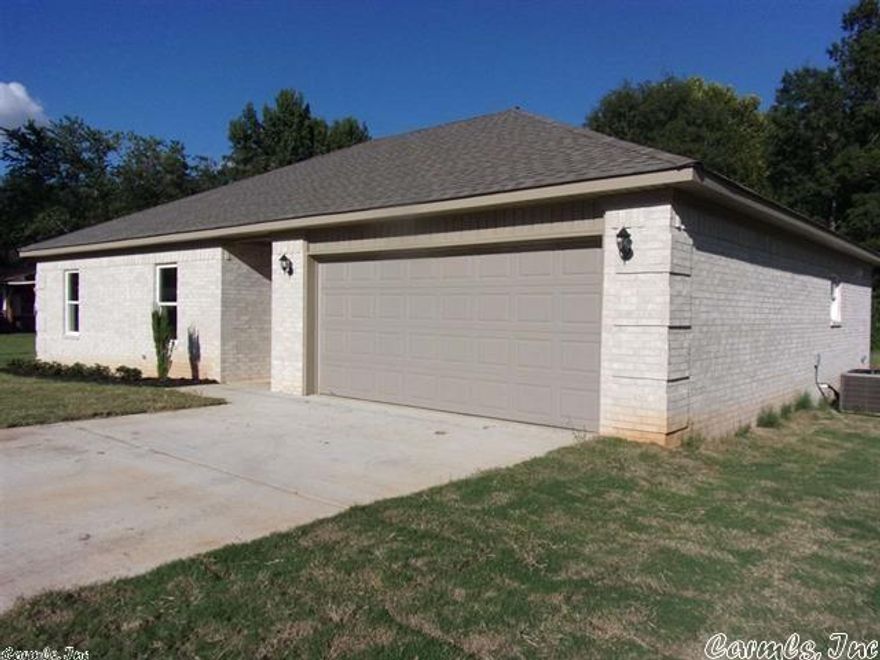 4 bedrooms (split floorplan), 2 bathrooms and a 2-car garage. Built in 2018. Quartz countertops, stainless steel appliances and new LVP flooring in living room, entryway and hallway.  Offering 1/2 off first months rent. Lease terms $1400 security deposit, $50 application fee.  Contact Century 21 Prestige Realty and apply online at c21prjxrentals.com Office Hours: Monday through Friday 8:30am-5:00pm.