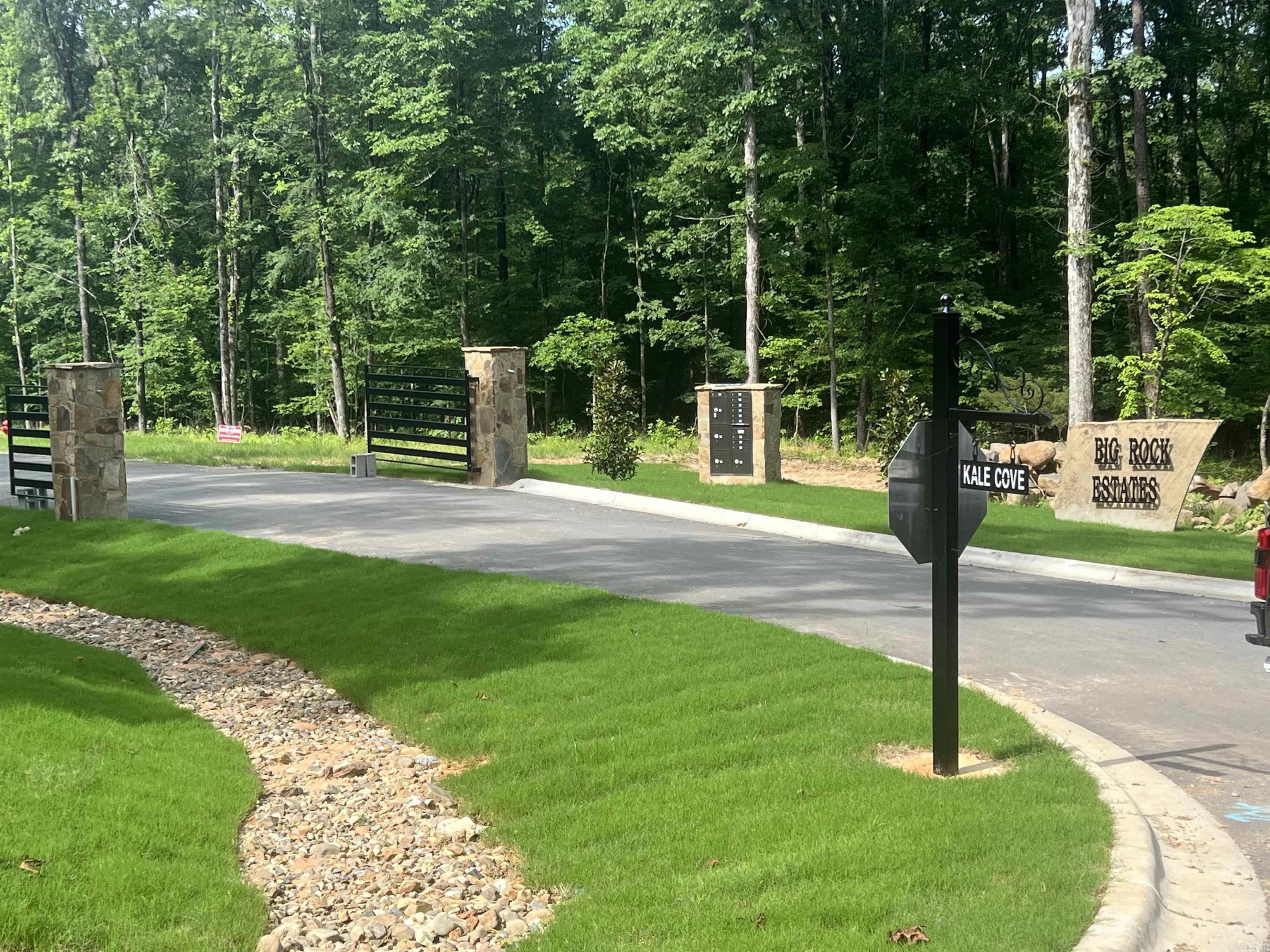 BIG ROCK ESTATES - Land