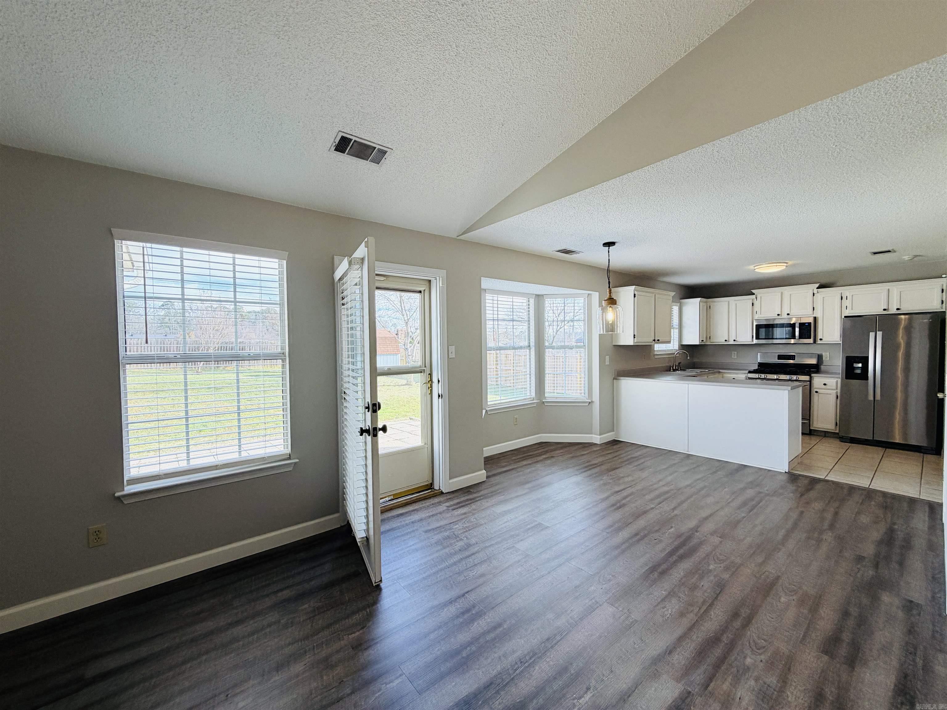 MEADOWLAKE - Residential