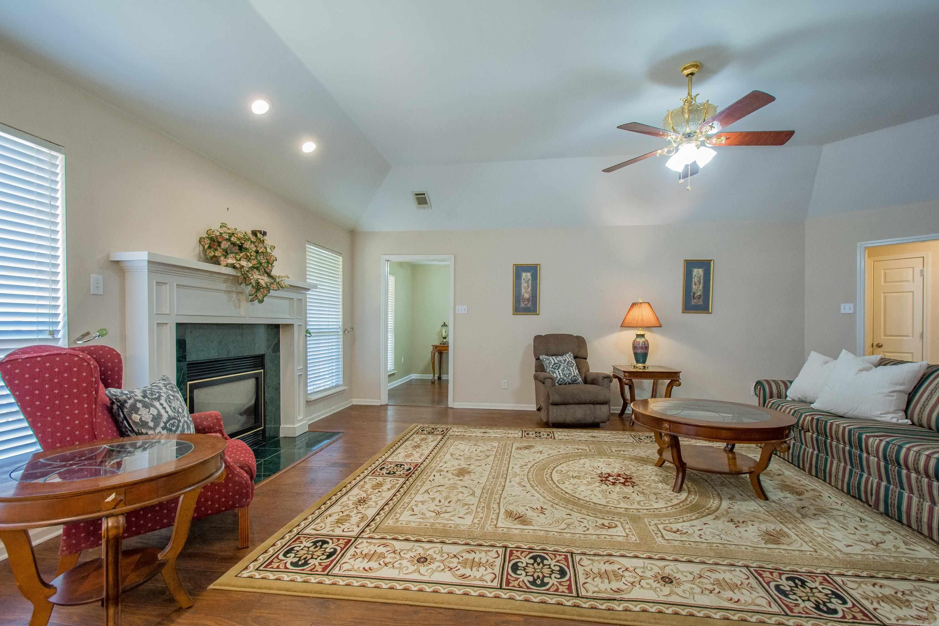 LEXINGTON PARK - Residential