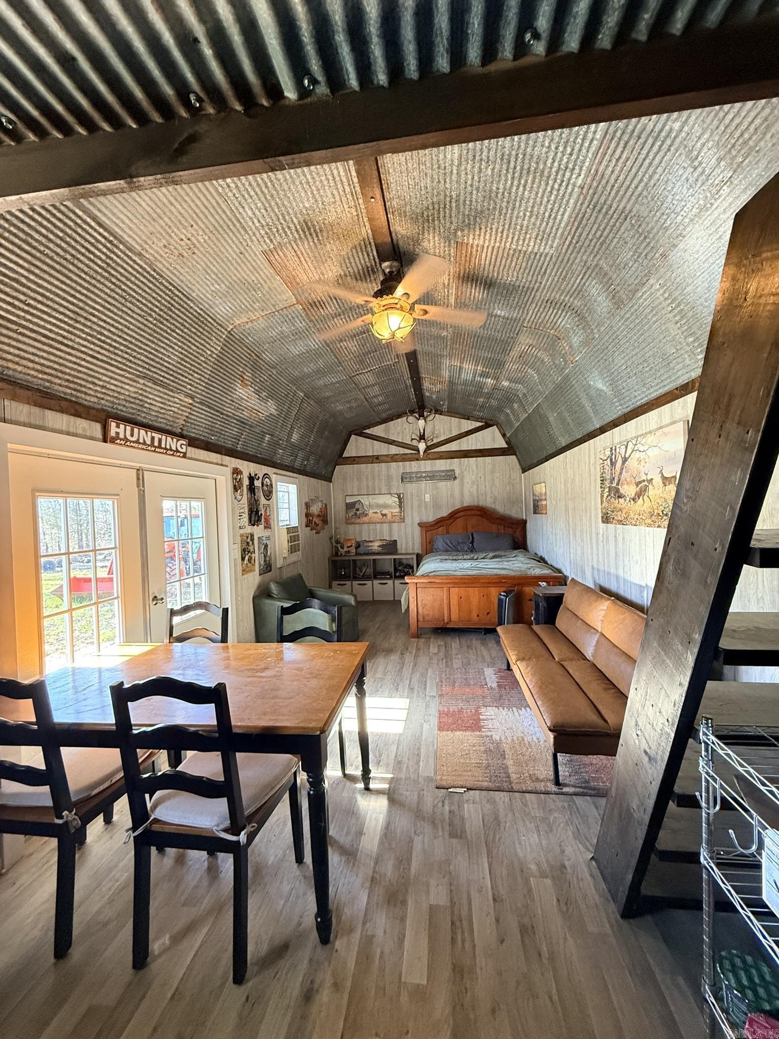 Metes & Bounds - Land