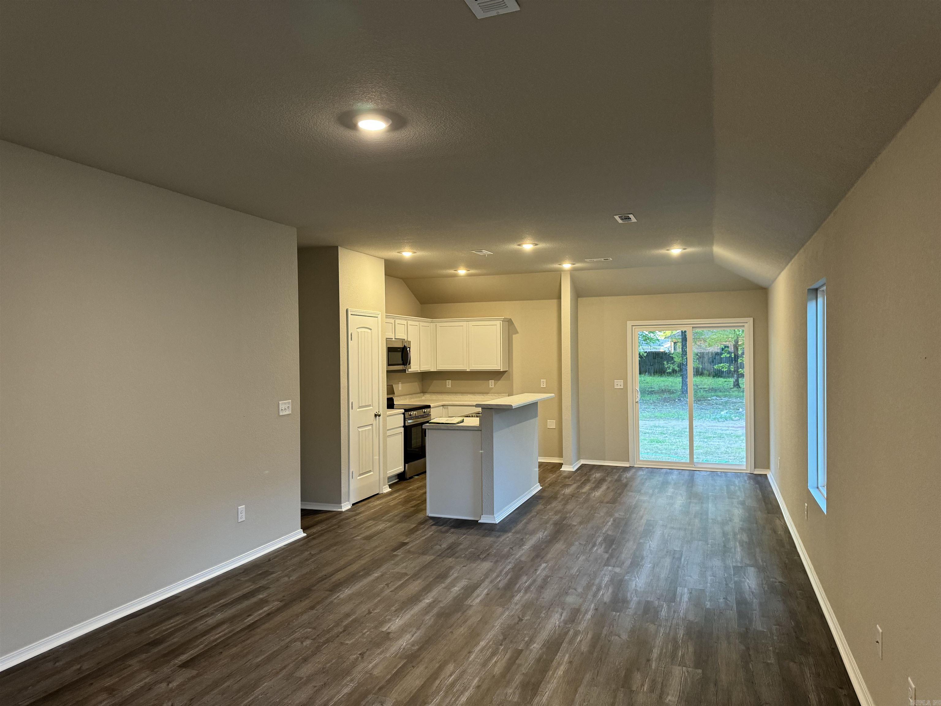 COUNTRY CLUB OF ARK THE - Residential