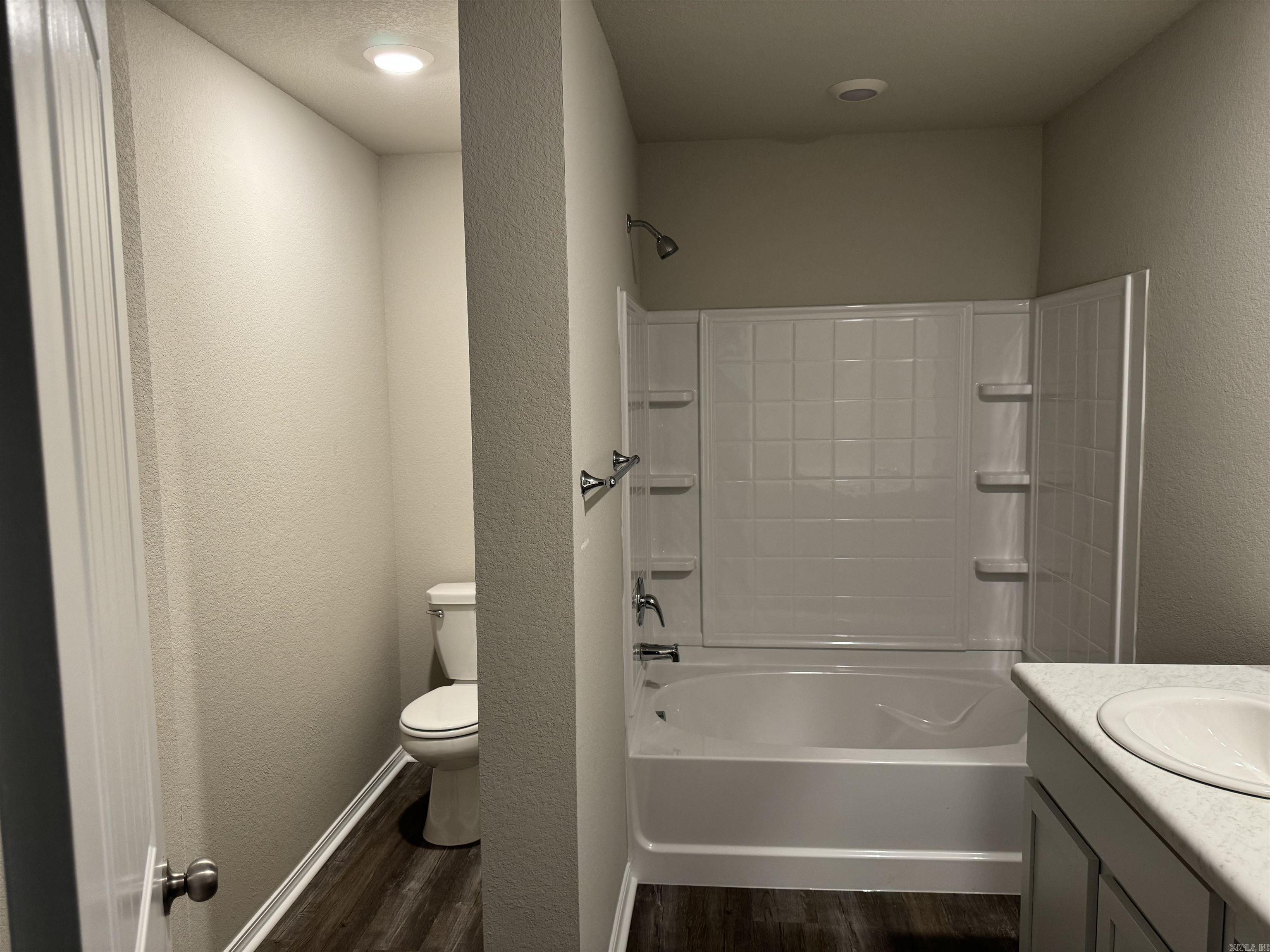 COUNTRY CLUB OF ARK THE - Residential