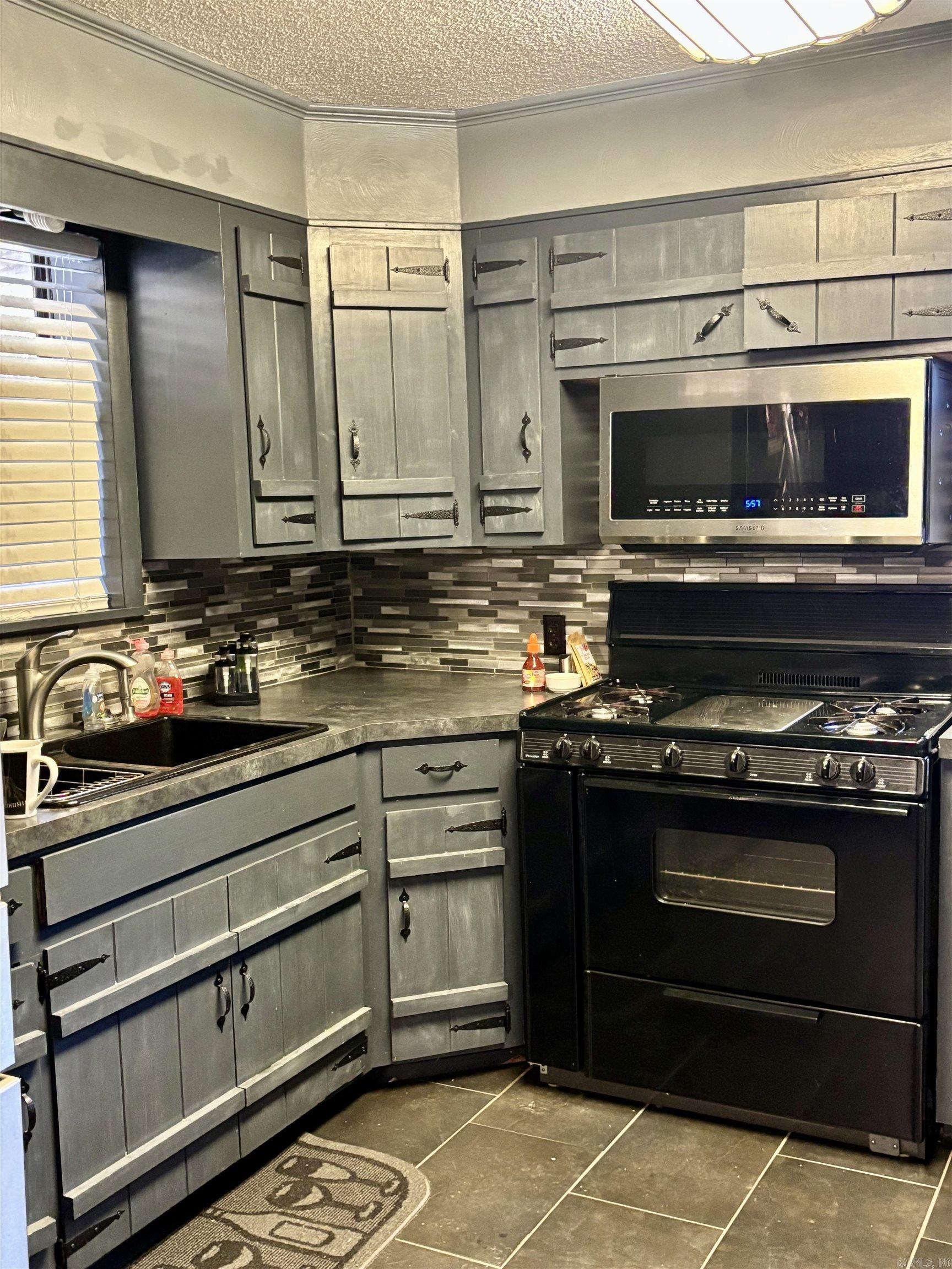 ALEXANDER HEIGHTS - Residential