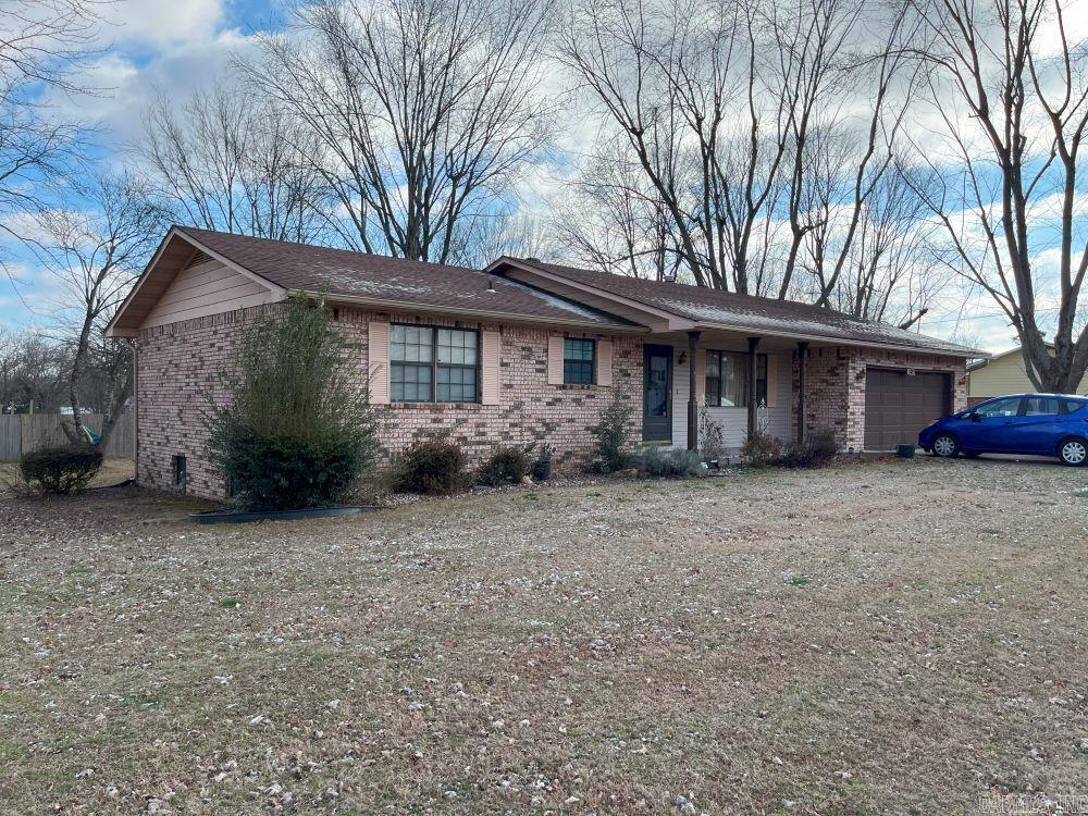 STOP THE CAR! THIS IMMACULATE HOME IS IN TOWN, HAS 3 BEDROOMS, 2 BATHS AND A FULL UNFINISHED BASEMENT! LARGE LIVING ROOM AND DINING AREA. COVERED DECK IN BACK OF THE HOUSE AND COVERED ENTRYWAY AS WELL. NEW HVAC SYSTEM AND WATER HEATER. THIS BEAUTIFUL BRICK HOME IS ON A CORNER LOT IN A QUIET NEIGHBORHOOD.