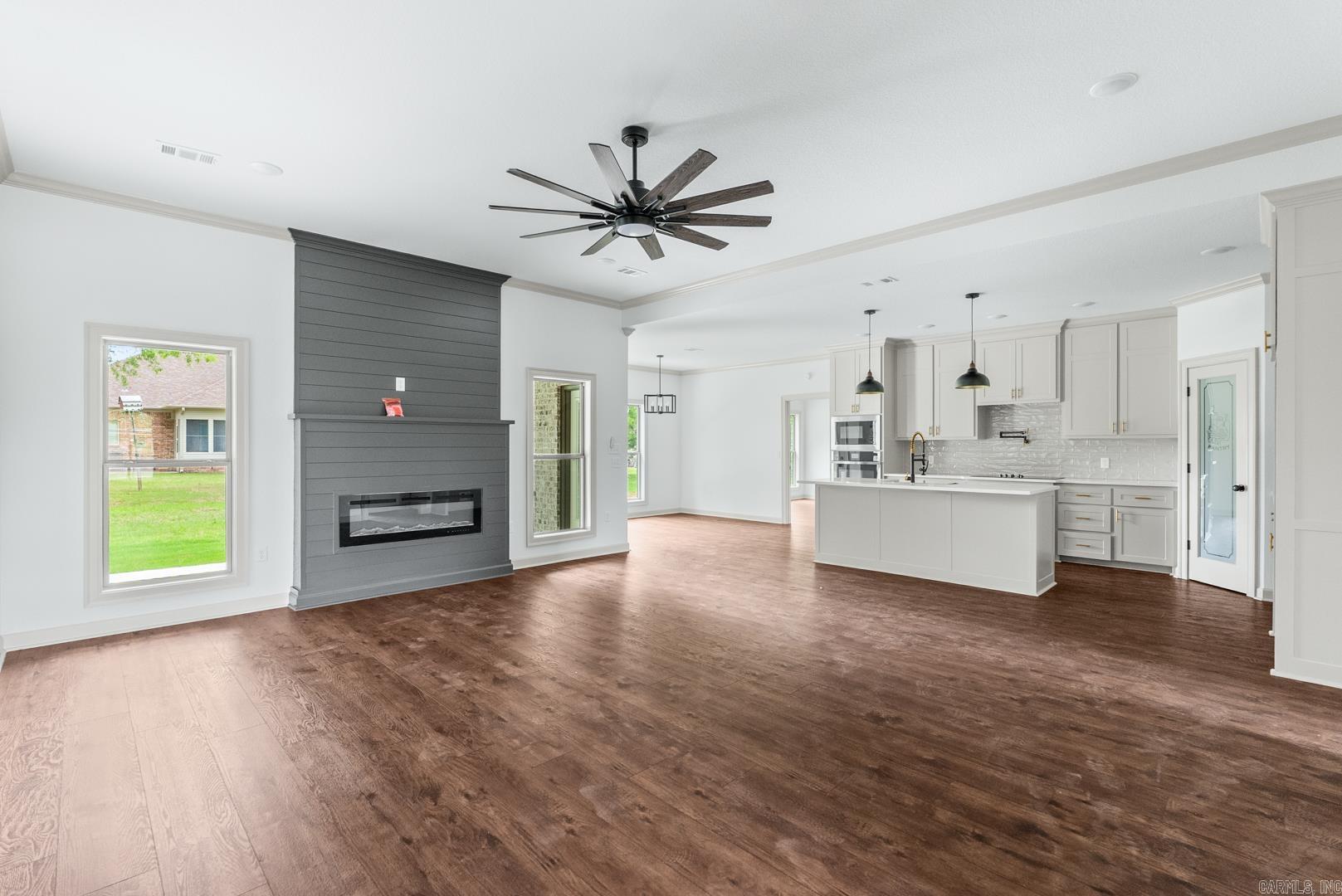 SUNSET LANDING - Residential