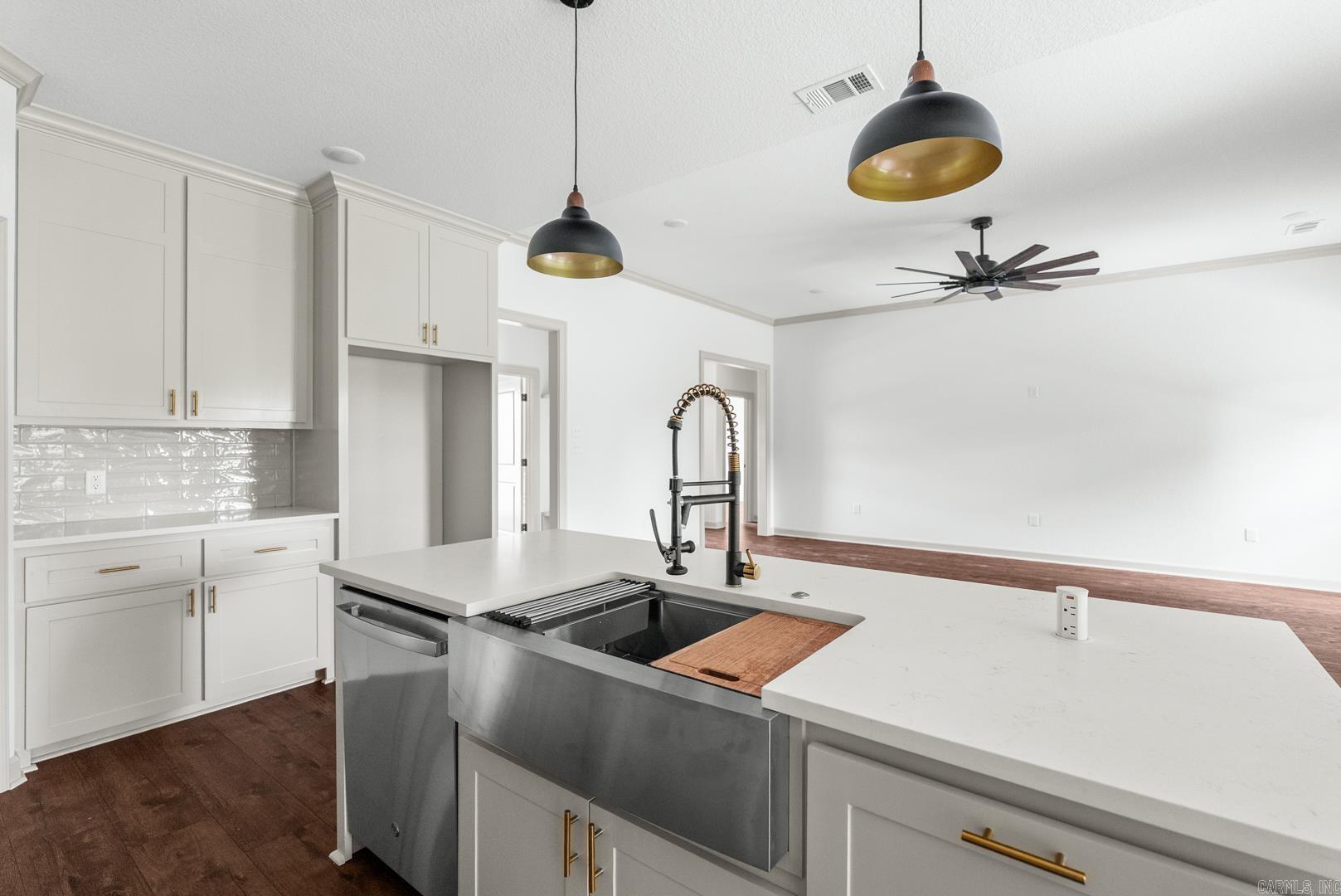 SUNSET LANDING - Residential