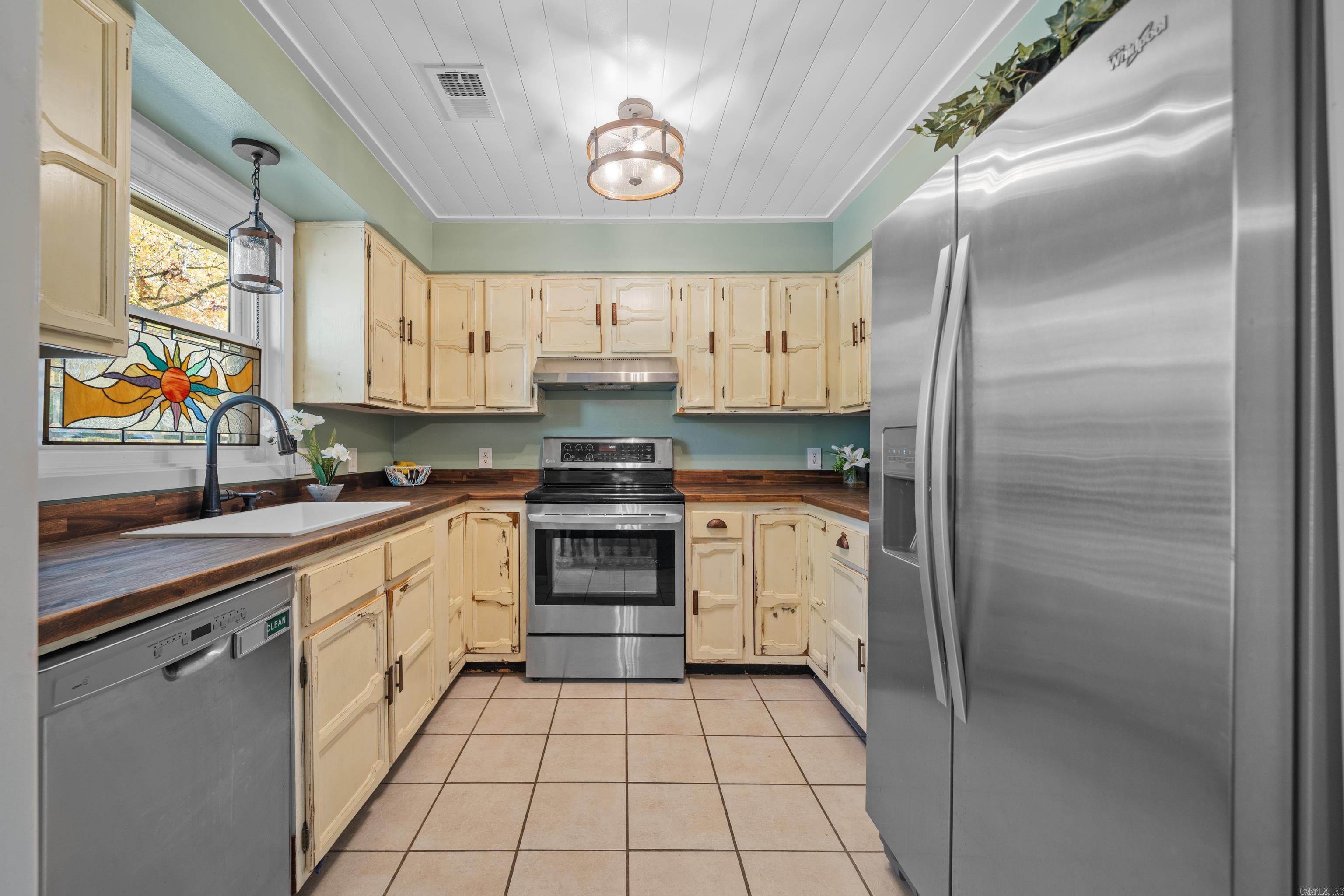 Madrid Courts - Residential