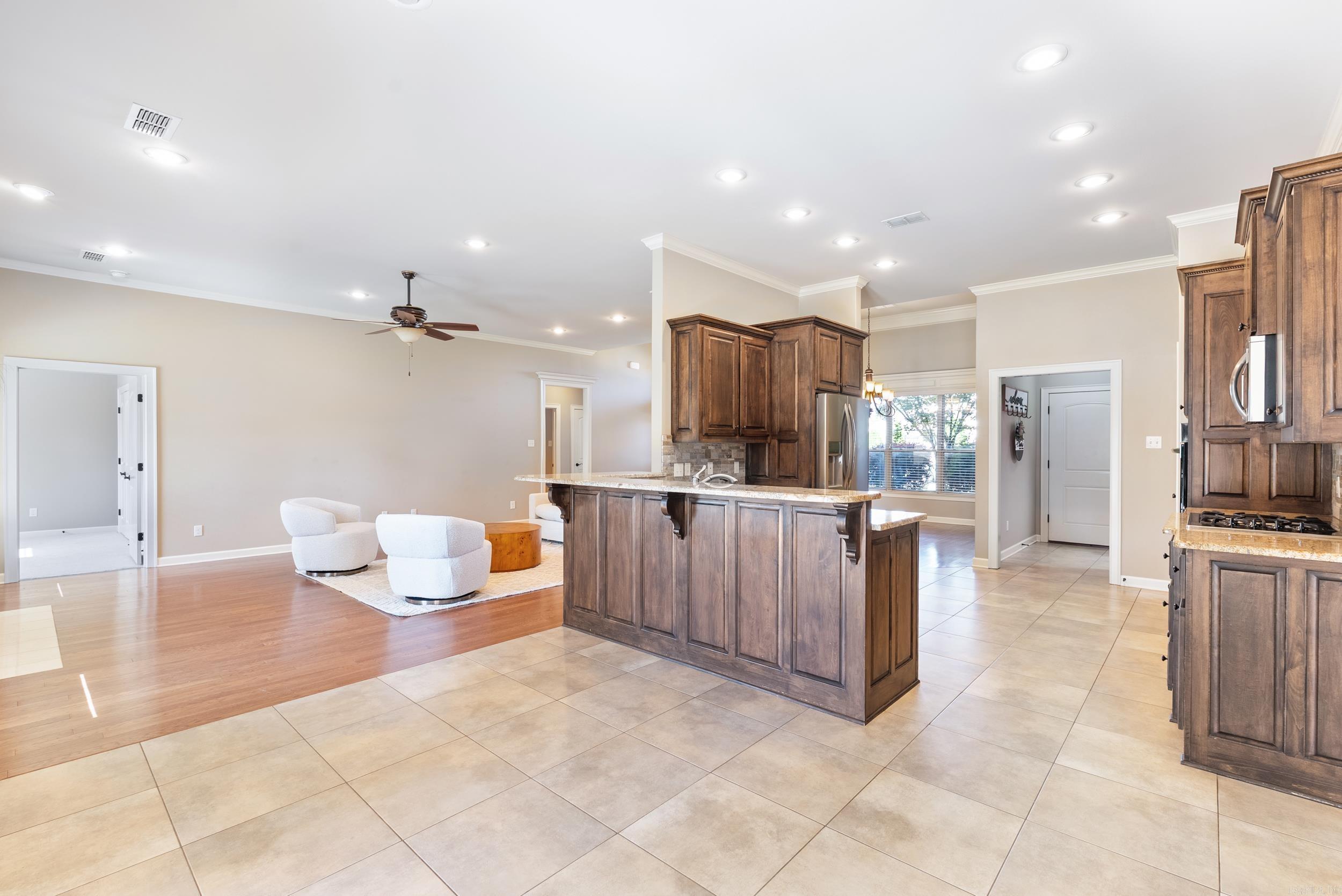 COUNTRY CLUB OF ARK THE - Residential
