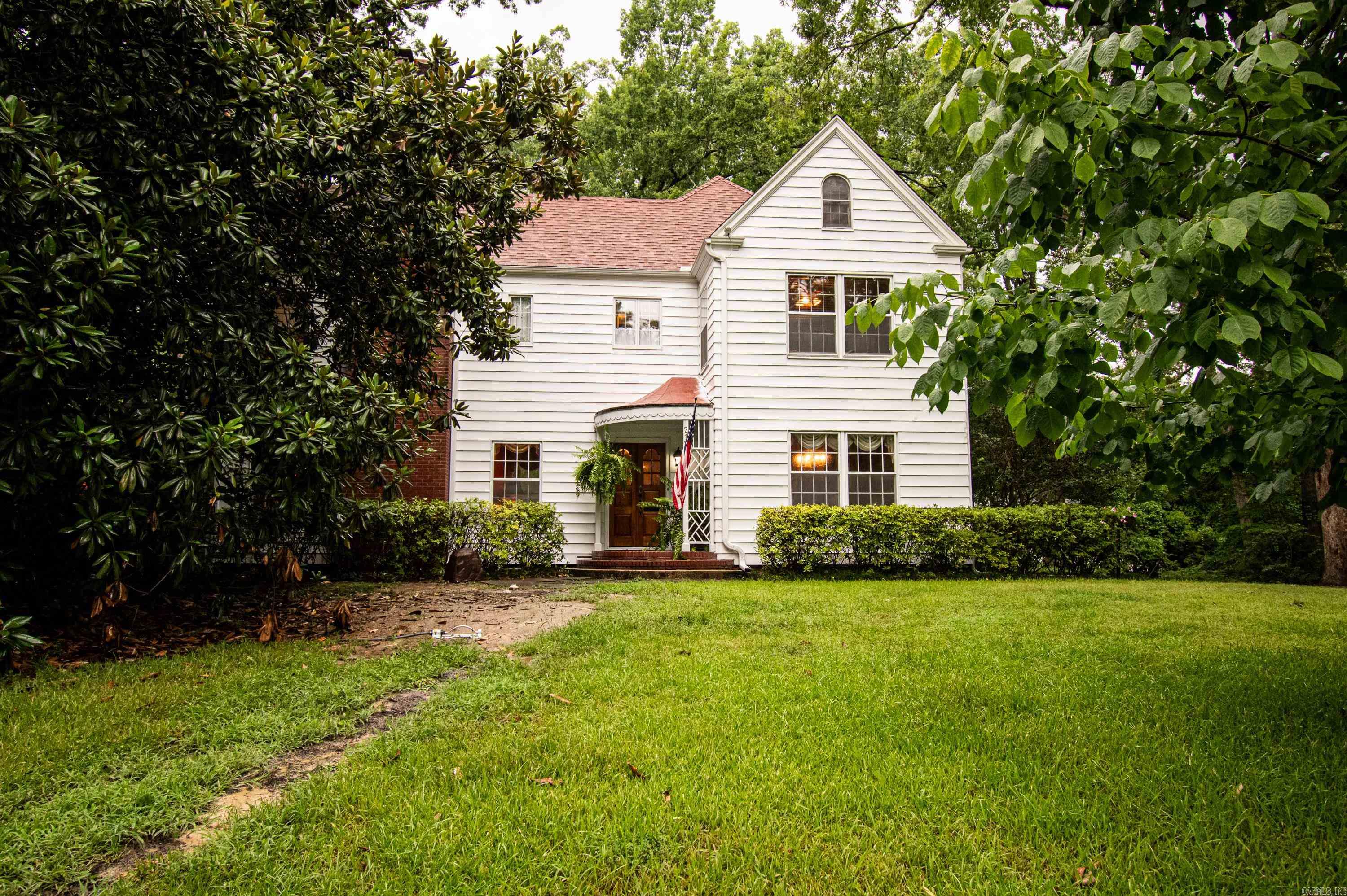 Lovely 4 Bedroom, 2.5 bath home located on 1.36 Acres on Calion Road.