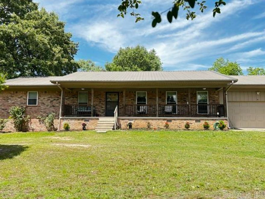 "Southern Living" In the heart of the Cabot School District!  Pride of ownership shows with updates to include; Roof, windows, central heat and air, kitchen boasting granite cabinet tops and newer stainless steel appliances, walk in handicapped shower, garage coating and so much more.  All this and QUALIFIES FOR 100% financing "no money down as well as can be paired with ADFA 15k Closing costs assistance for qualified buyers.  Just out of the City limits with no home owners associations or restrictions.