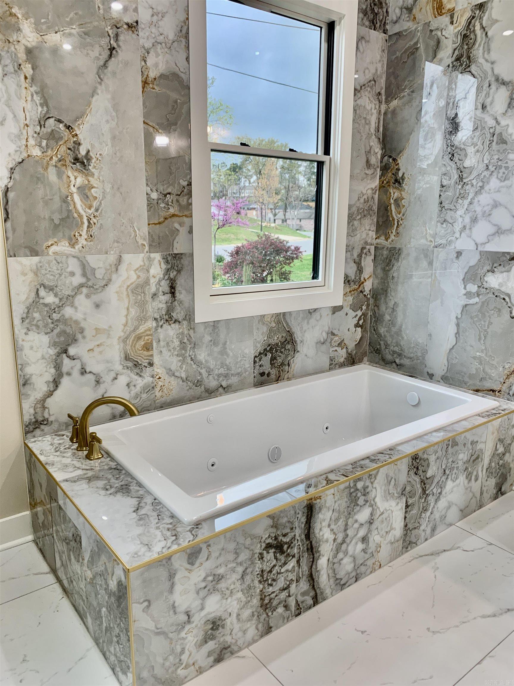 KINGWOOD PLACE - Residential